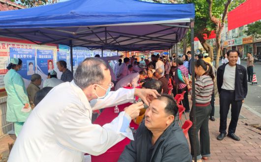 東平鎮商會開展義診活動